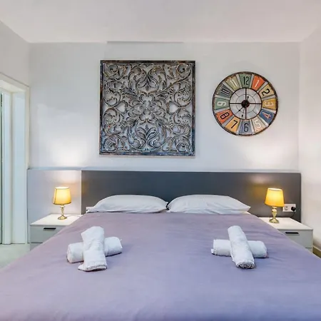 Seaside Escape With Cosy Interior Semesterbostad Sliema