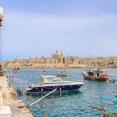 Seaside Escape With Cosy Interior Case de vacanță Sliema