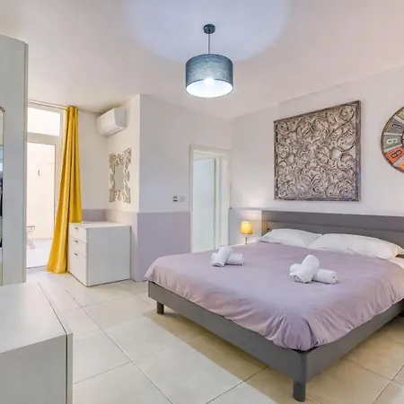 Seaside Escape With Cosy Interior *