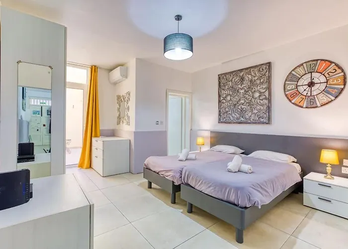 Seaside Escape With Cosy Interior Case de vacanță Sliema