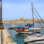 Seaside Escape With Cosy Interior بيت للعطل *